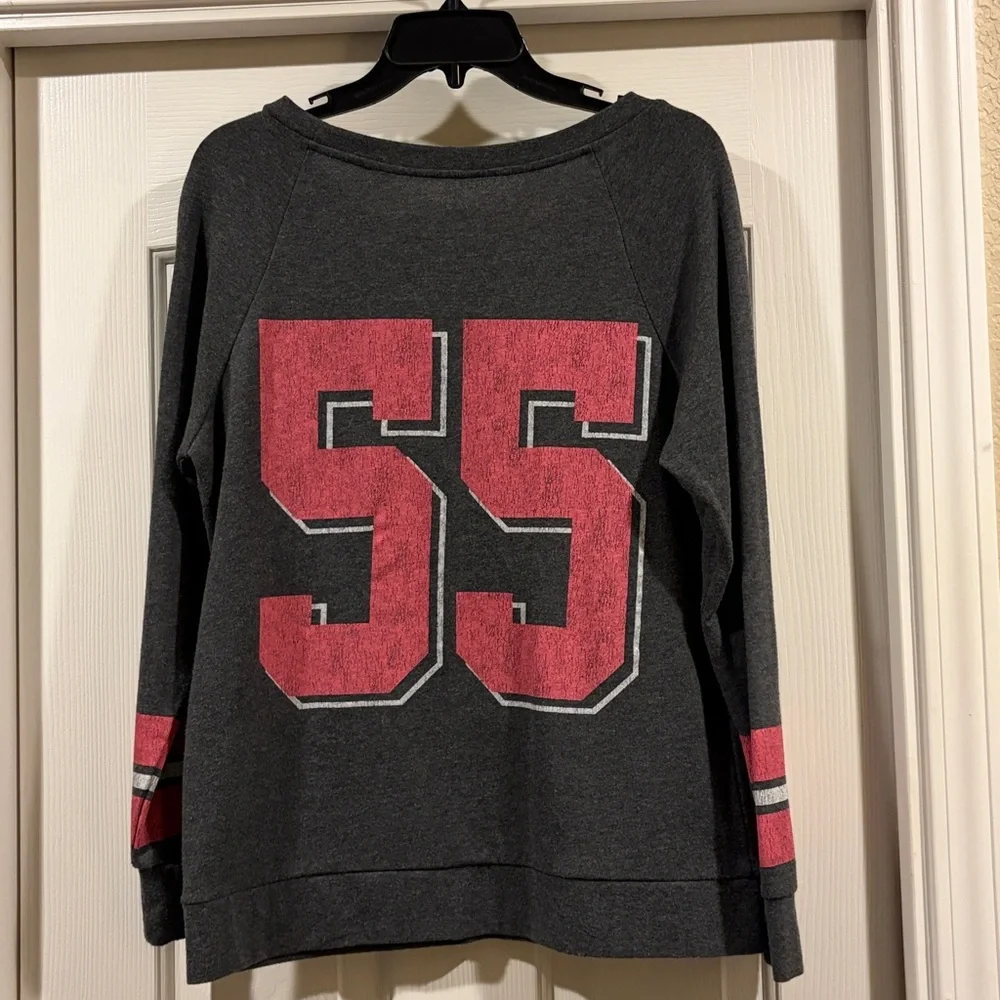 Disneyland Resort women’s sweatshirt size M never wore - Picture 4 of 4